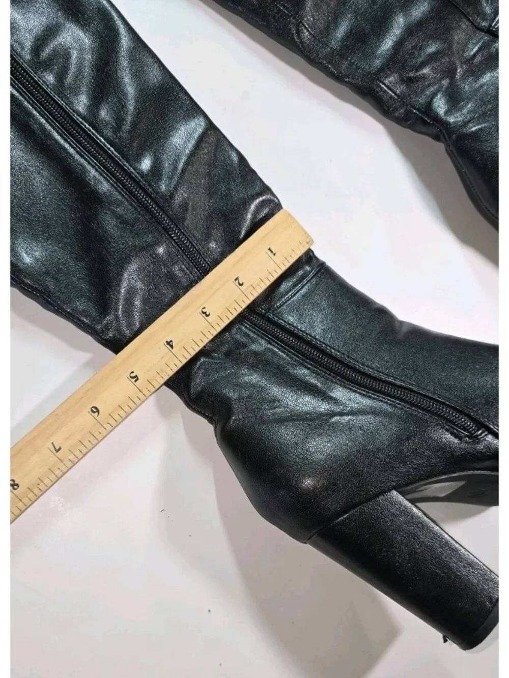 BLACK FAUX LEATHER KNEE-HIGH DRESS BOOTS w/BLOCK HEELS, SIDE ZIPPERS - 9